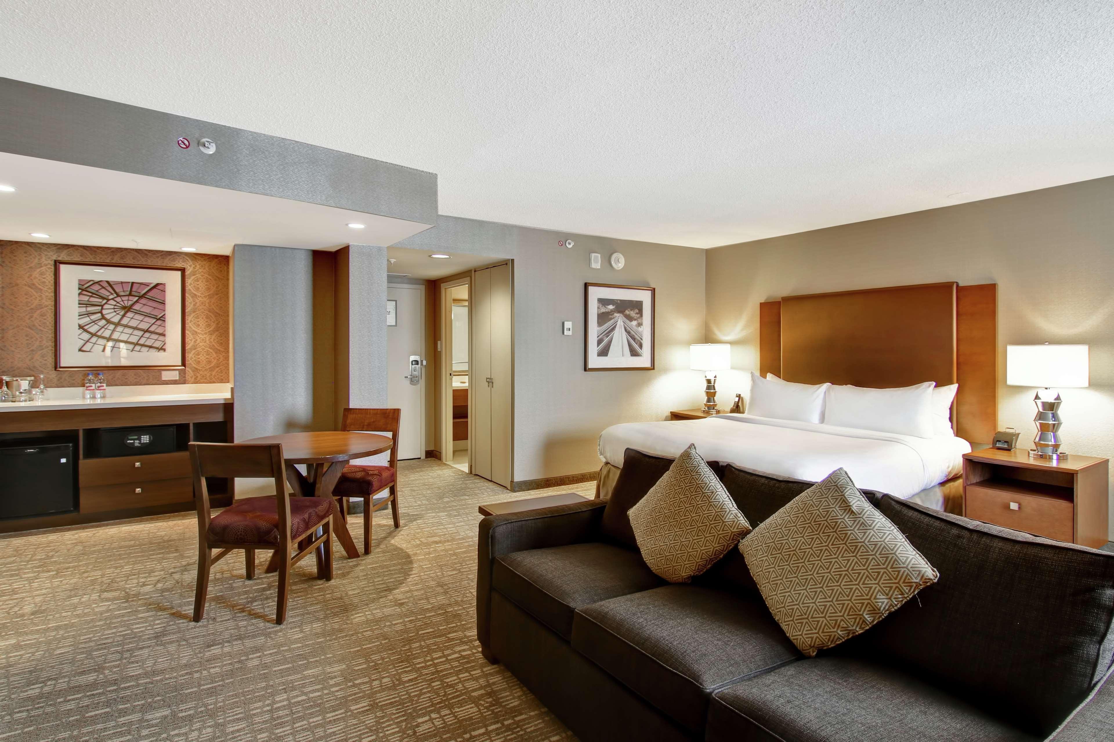 Doubletree By Hilton West Edmonton Ξενοδοχείο Εξωτερικό φωτογραφία