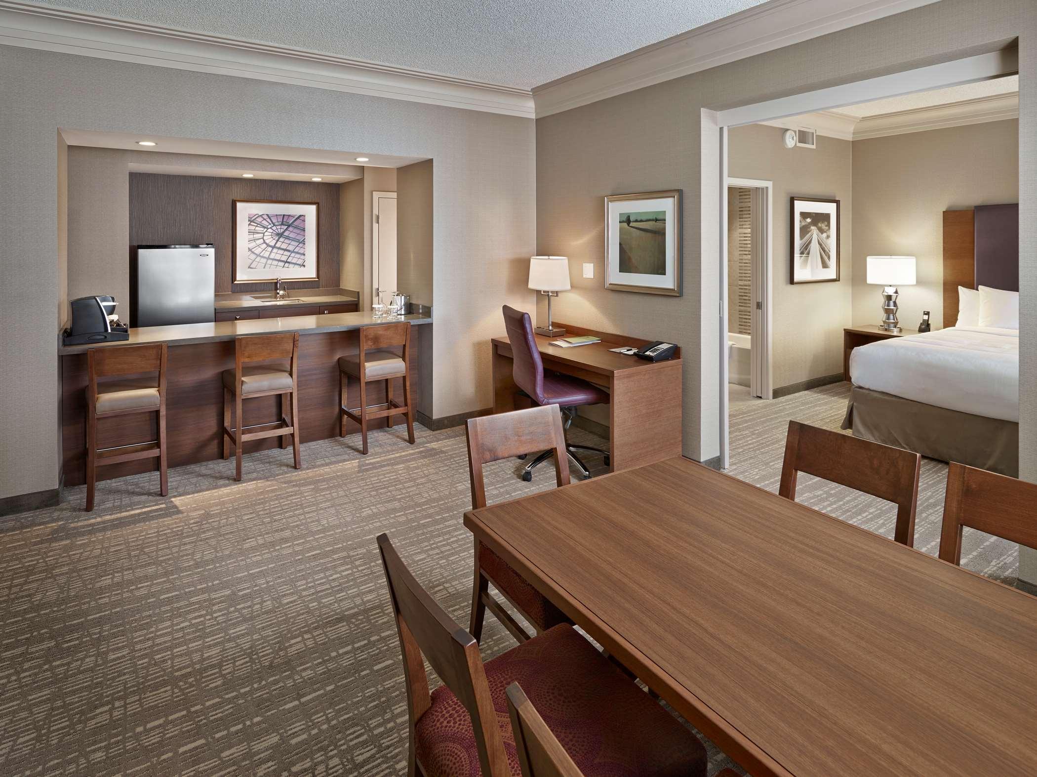 Doubletree By Hilton West Edmonton Ξενοδοχείο Εξωτερικό φωτογραφία