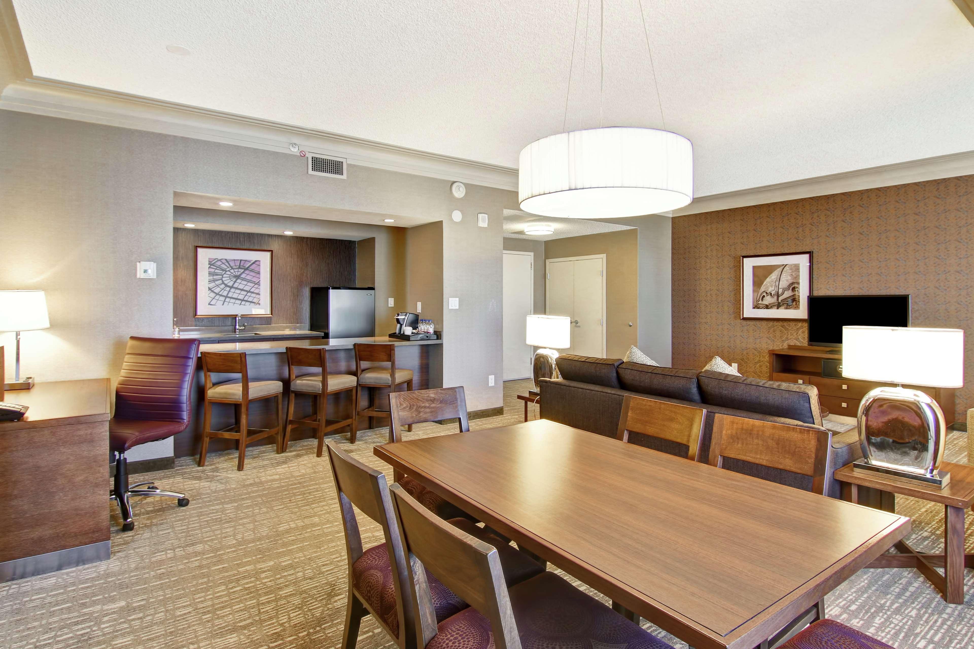 Doubletree By Hilton West Edmonton Ξενοδοχείο Εξωτερικό φωτογραφία