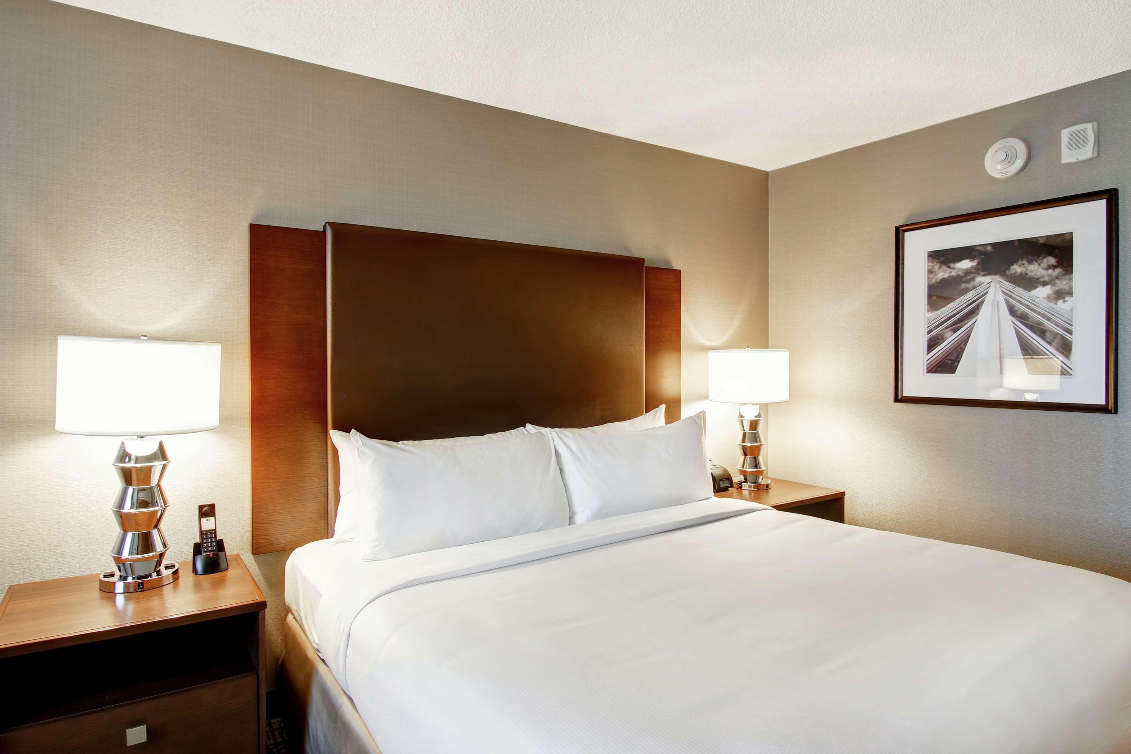 Doubletree By Hilton West Edmonton Ξενοδοχείο Εξωτερικό φωτογραφία