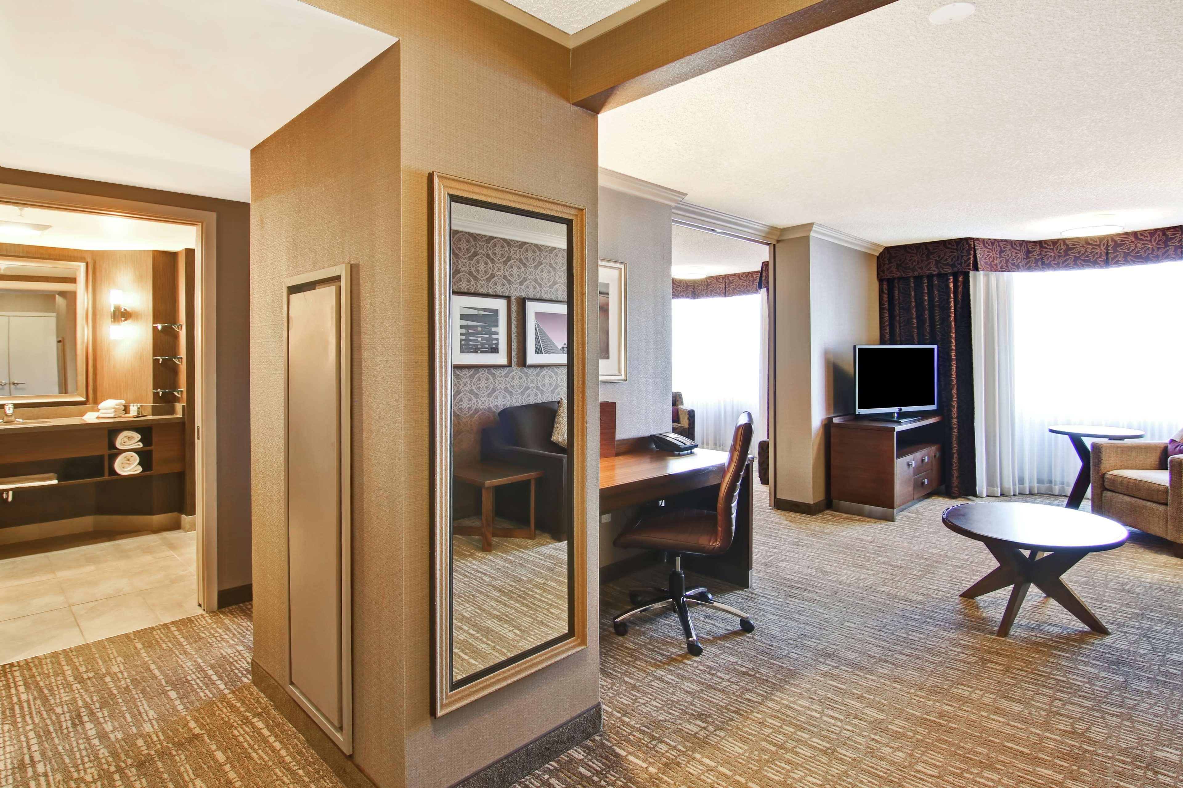 Doubletree By Hilton West Edmonton Ξενοδοχείο Εξωτερικό φωτογραφία