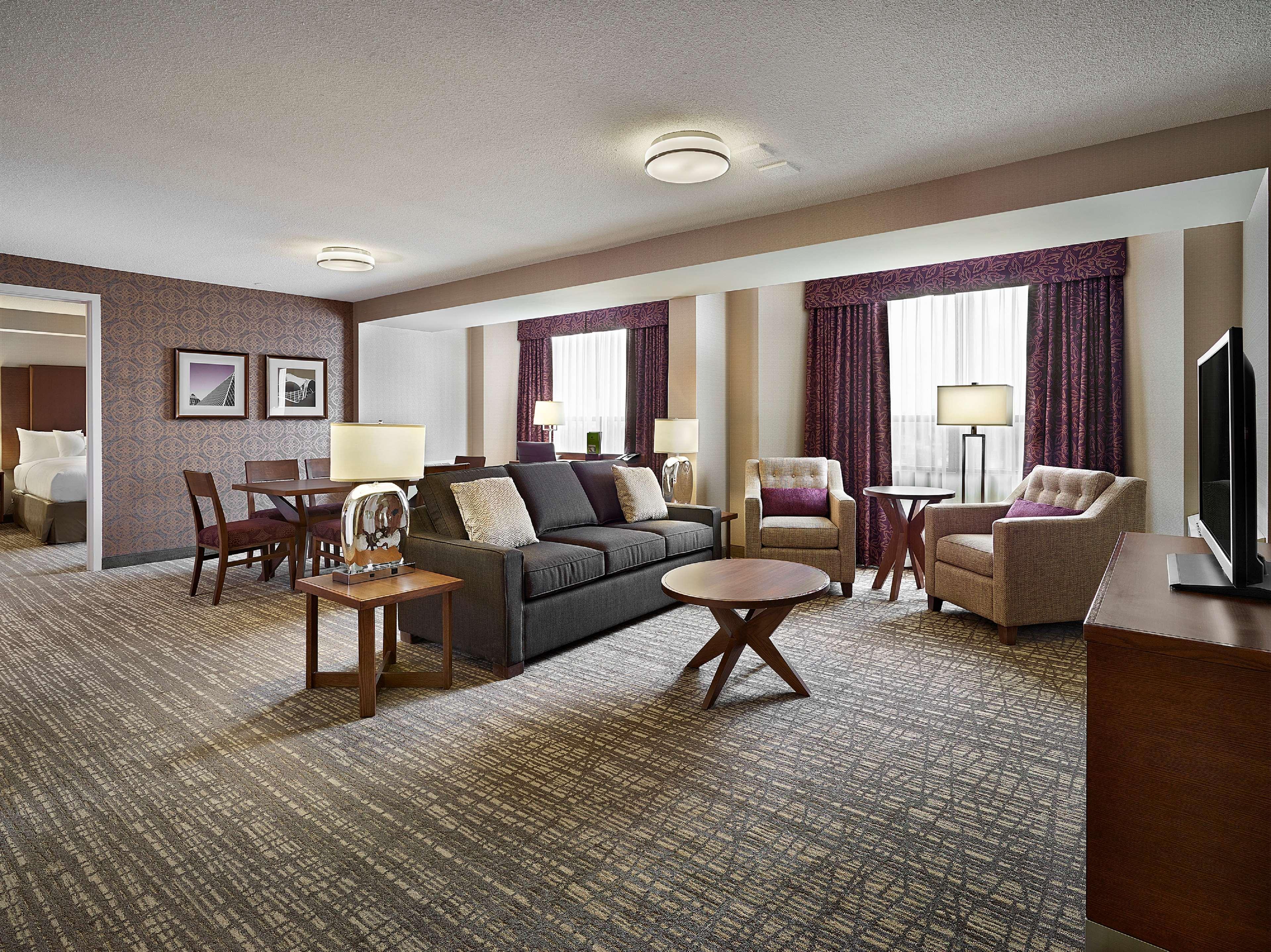 Doubletree By Hilton West Edmonton Ξενοδοχείο Εξωτερικό φωτογραφία