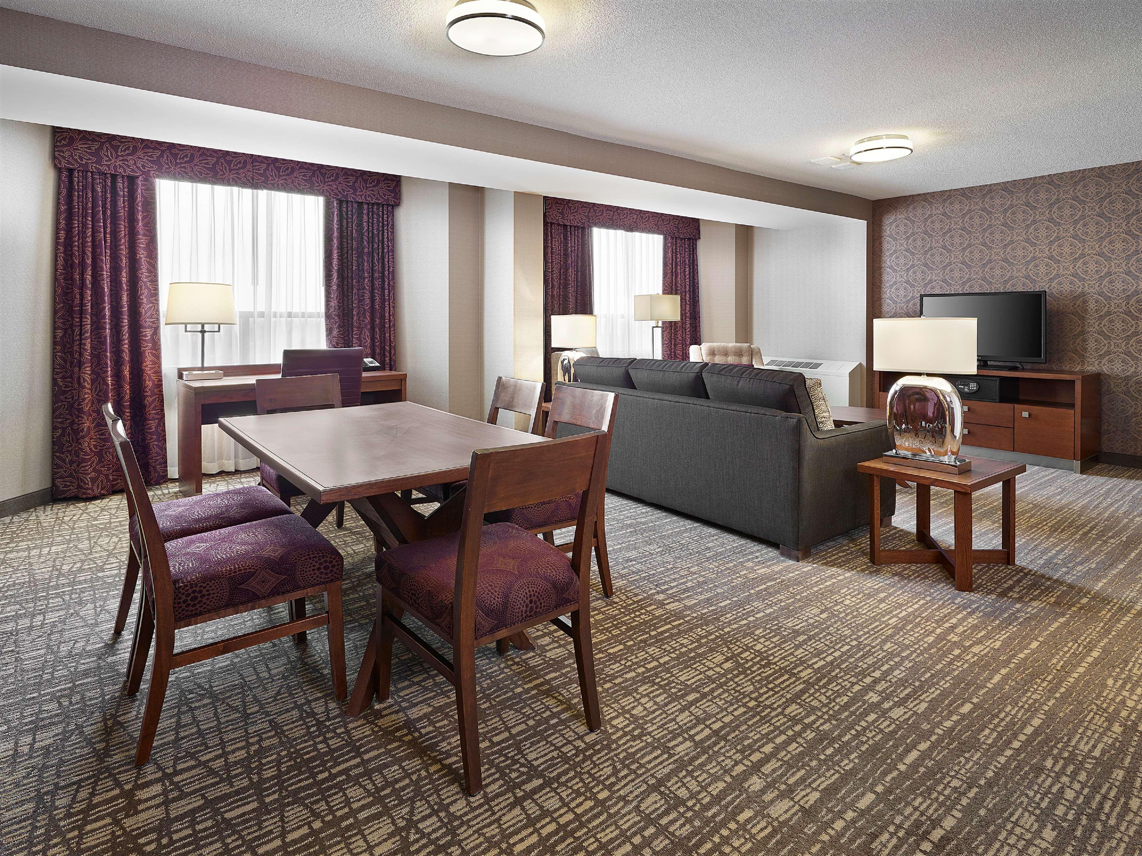 Doubletree By Hilton West Edmonton Ξενοδοχείο Εξωτερικό φωτογραφία