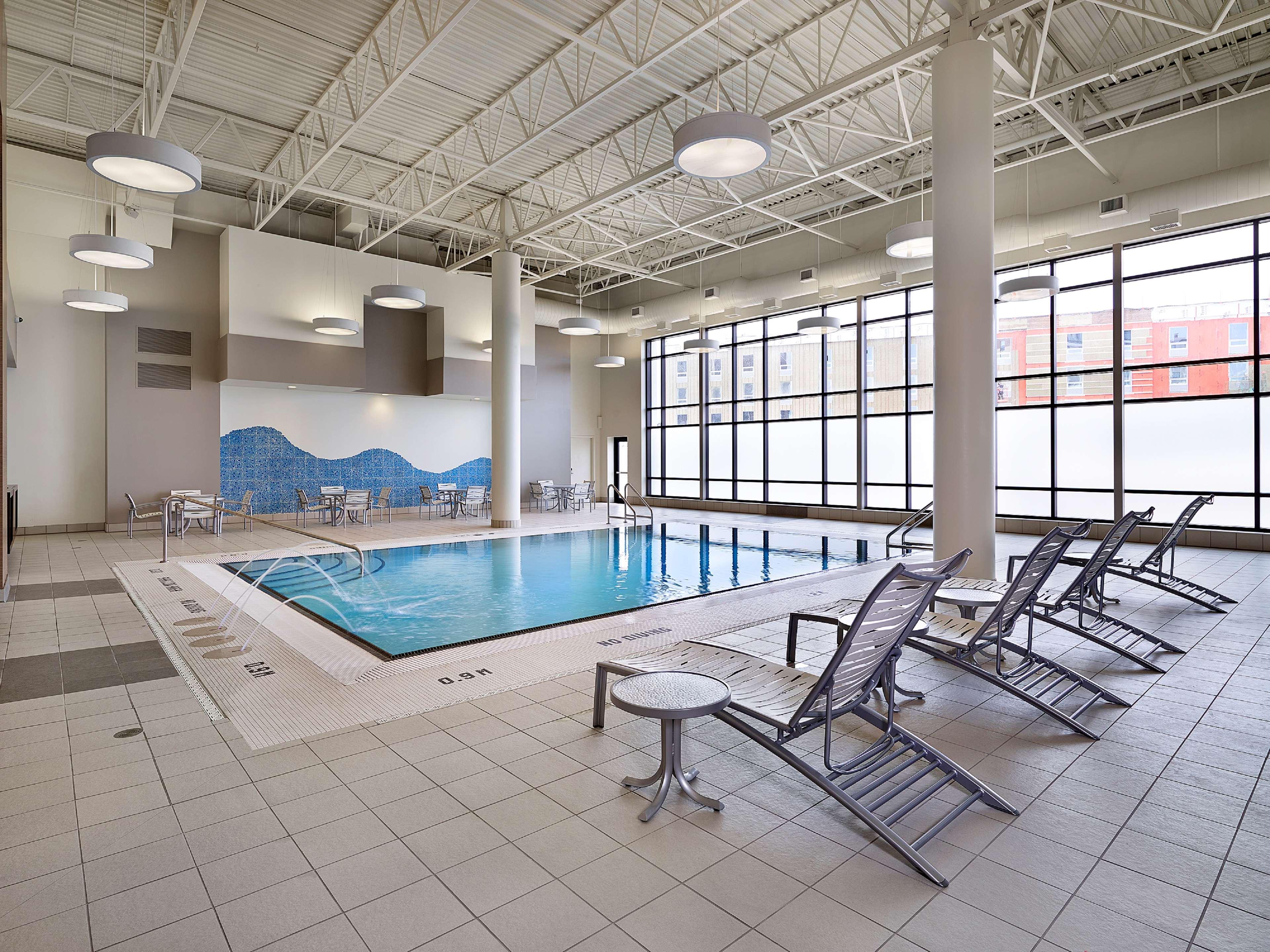 Doubletree By Hilton West Edmonton Ξενοδοχείο Εξωτερικό φωτογραφία