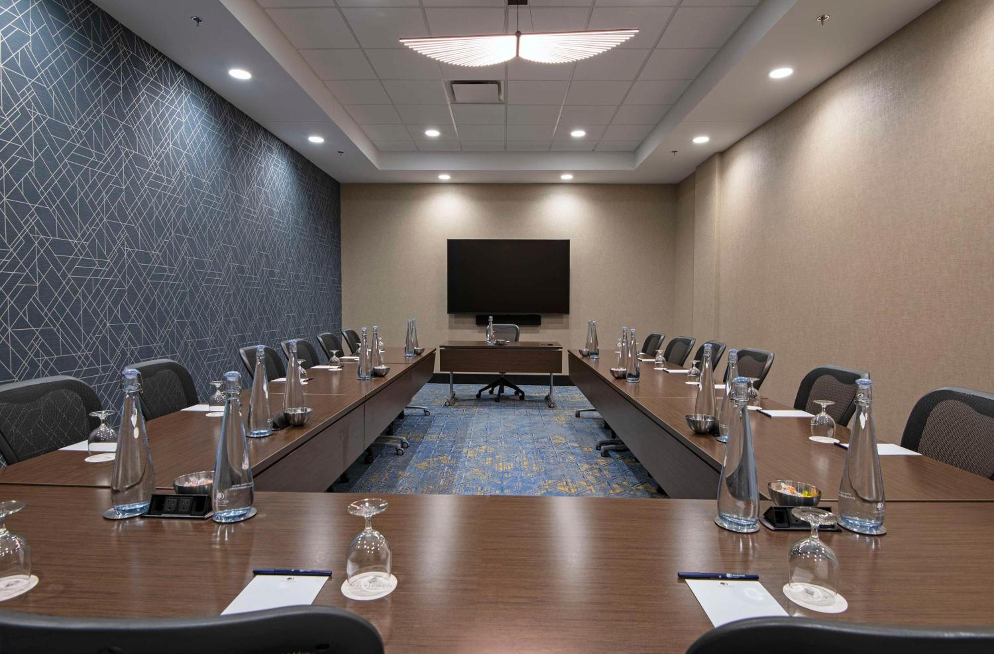 Doubletree By Hilton West Edmonton Ξενοδοχείο Εξωτερικό φωτογραφία