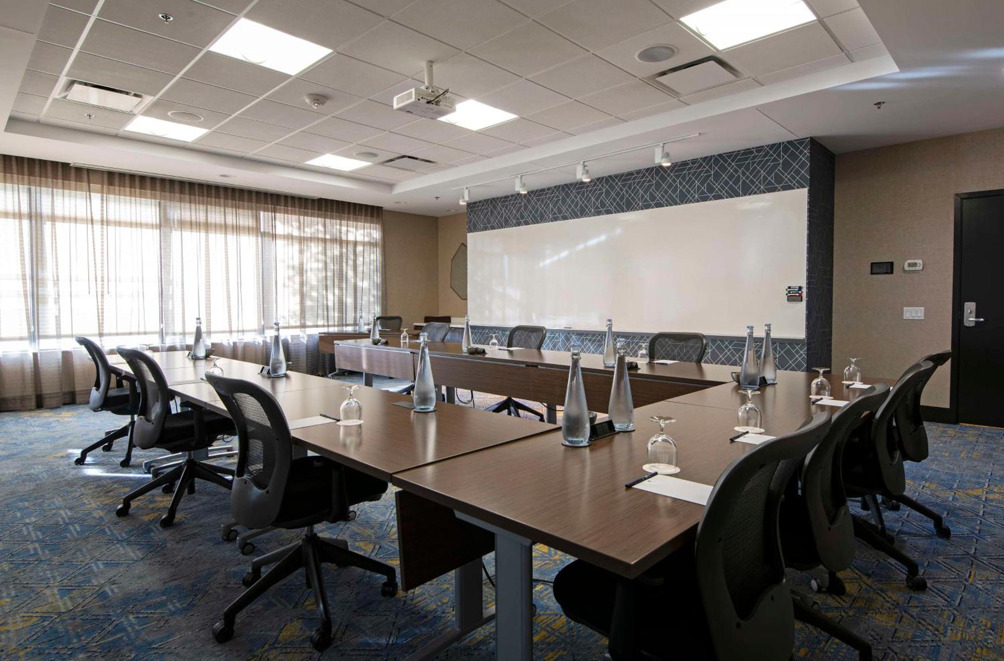 Doubletree By Hilton West Edmonton Ξενοδοχείο Εξωτερικό φωτογραφία