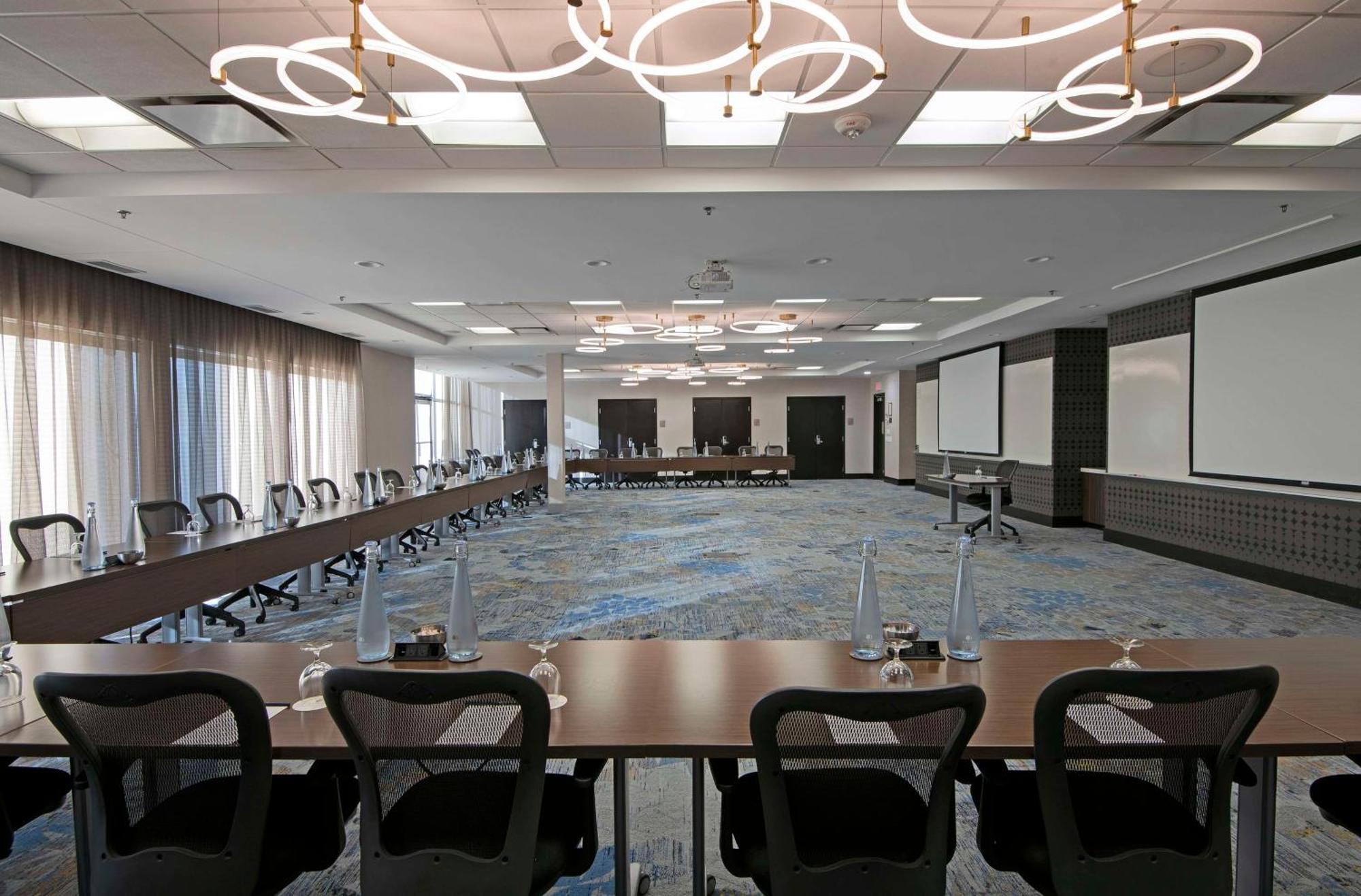 Doubletree By Hilton West Edmonton Ξενοδοχείο Εξωτερικό φωτογραφία