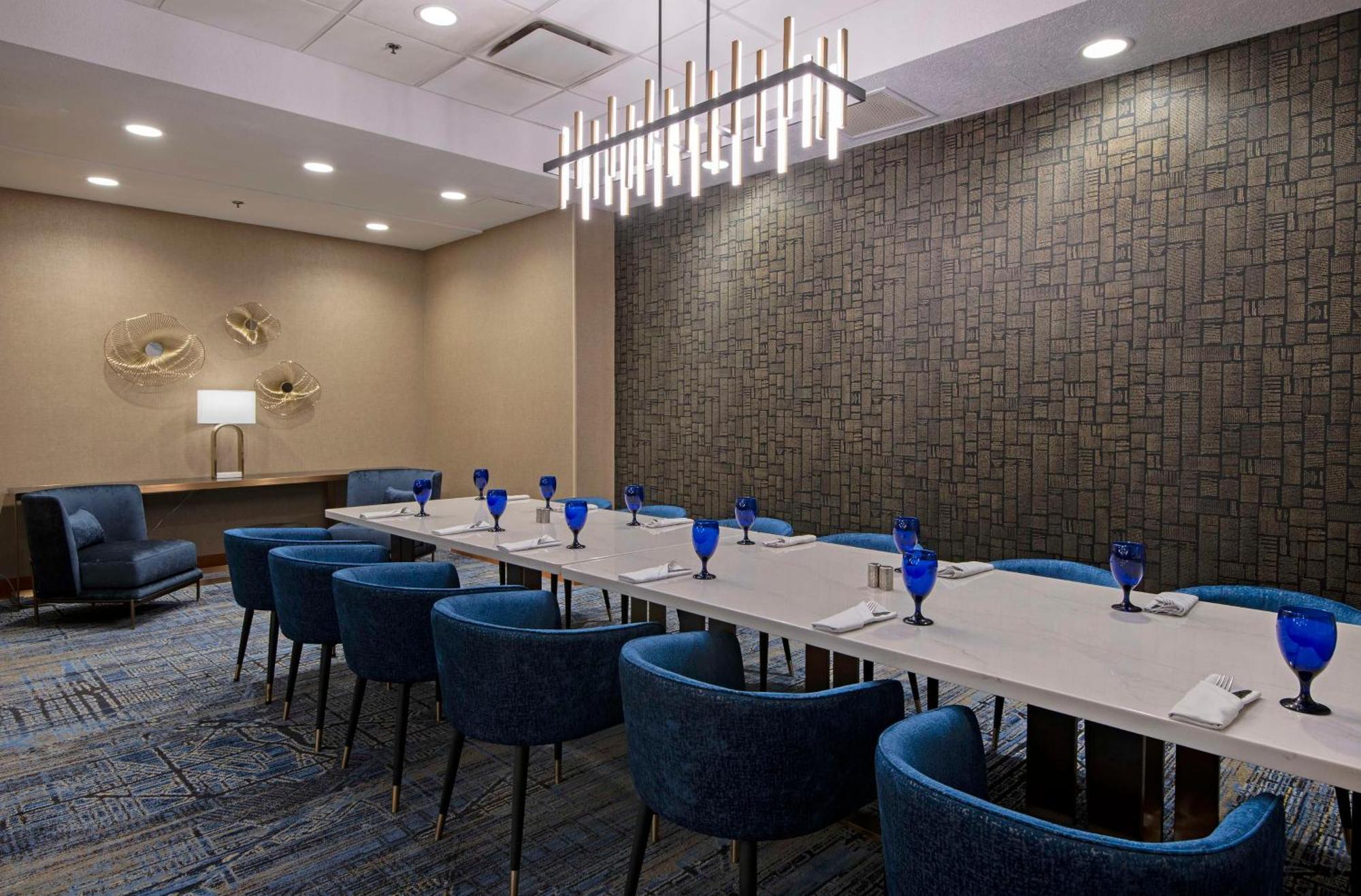 Doubletree By Hilton West Edmonton Ξενοδοχείο Εξωτερικό φωτογραφία