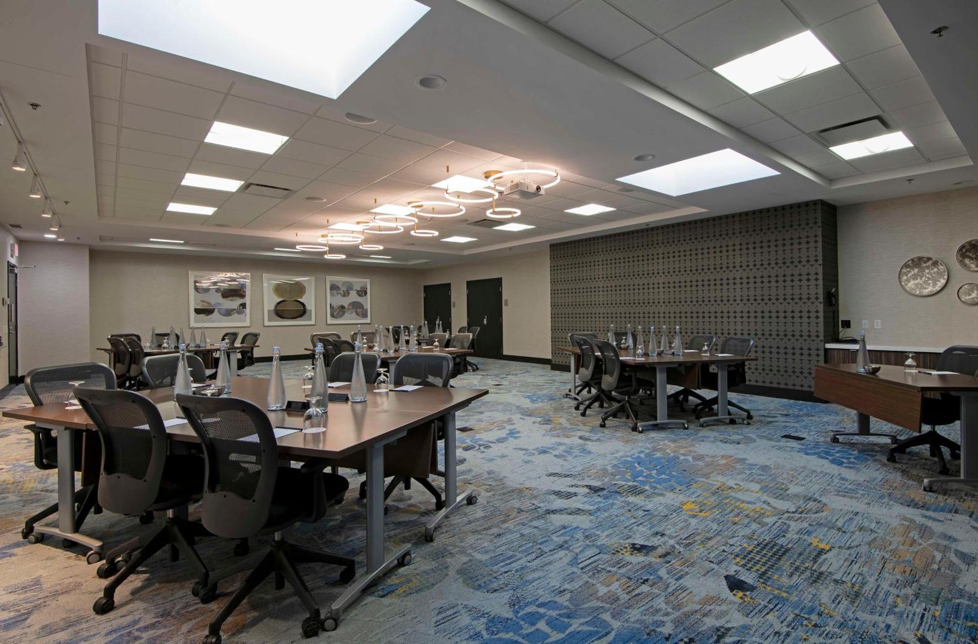 Doubletree By Hilton West Edmonton Ξενοδοχείο Εξωτερικό φωτογραφία